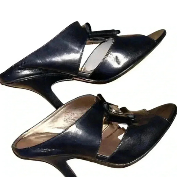 Stacy Adams CLASSY black patent leather Mules. Rhinestone jewels and 2’heels - Picture 6 of 10